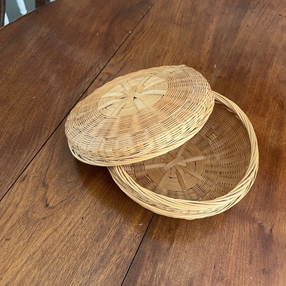 Vintage Round Wicker Basket with Lid Starburst Woven Trinket Storage Box